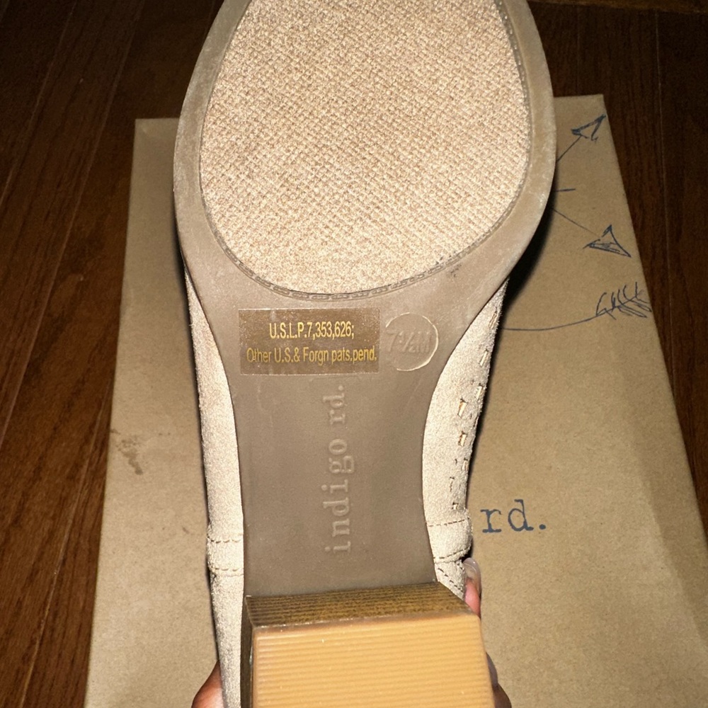 Heeled boot - Picture 2 of 2